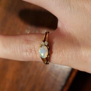 Women's Opal stone gold ring